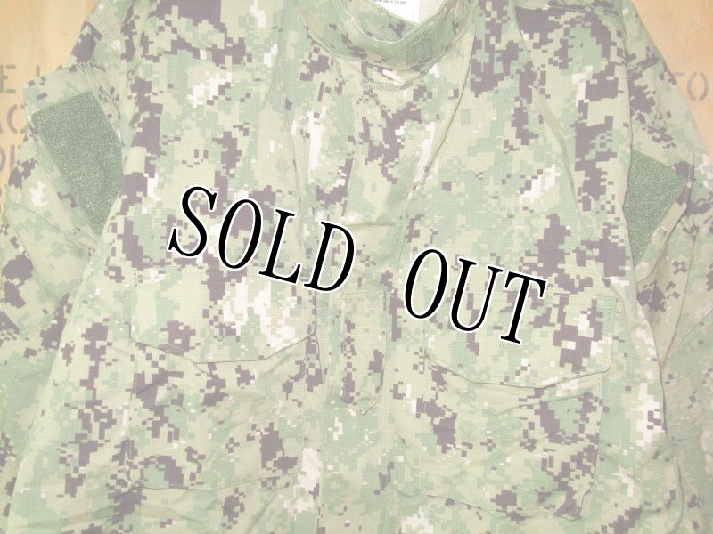 画像2: 米軍実物,US NAVY,　AOR2　NUW　迷彩ジャケット　TYPEIII　L-R (2)