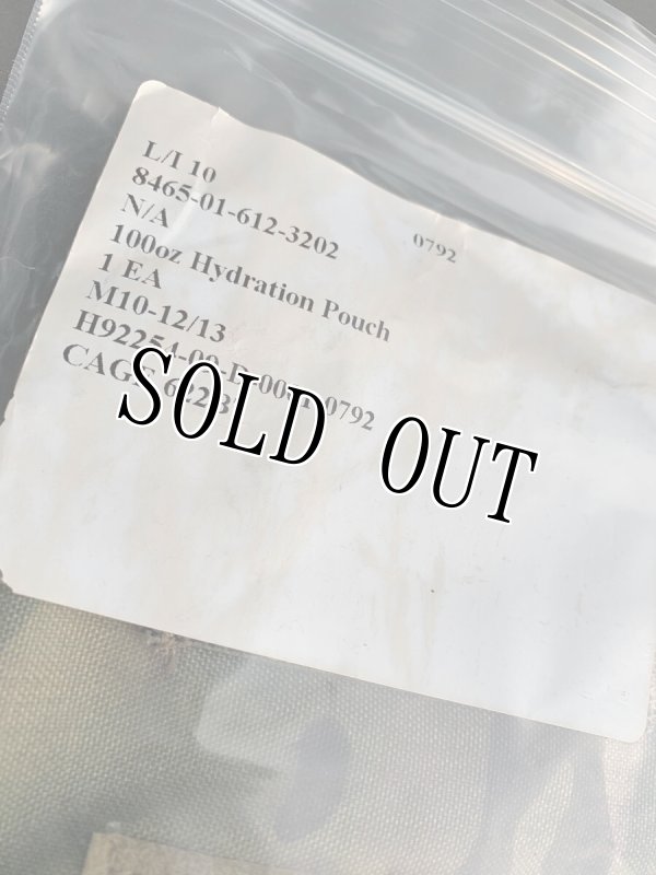 画像5: 米軍実物 First Spear社 100oz ハイドレーションポーチ マルチカム (5)