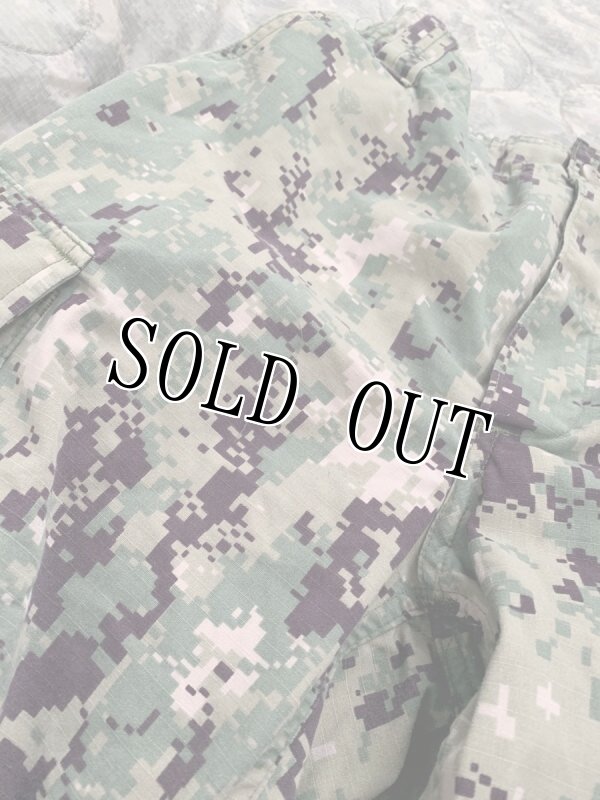 画像2: 米軍実物,US NAVY, AOR2 NUW 迷彩パンツ TYPEIII S-R (2)