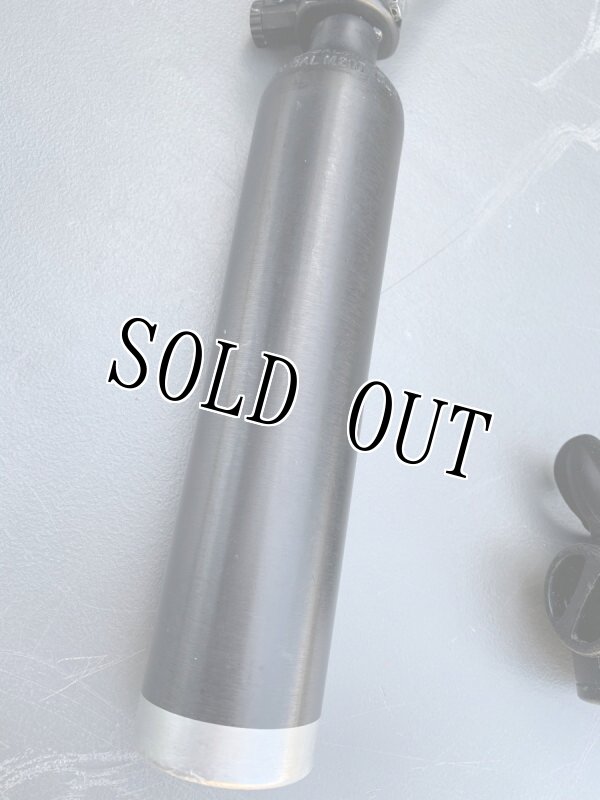 画像4: 米軍実物 Survival Egress Air緊急用  小型酸素　ボンベ ブラック 非常脱出  (4)