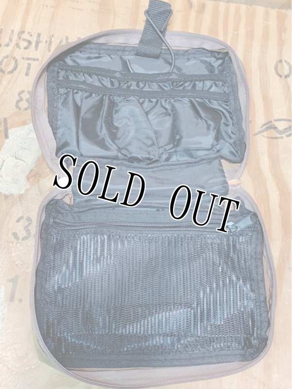 画像3: 米軍放出品 支給品 USO トラベルポーチ コヨーテ (3)