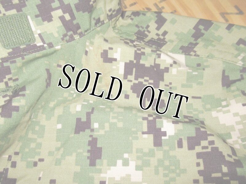 画像3: 米軍実物,US NAVY, AOR2 NUW 迷彩ジャケット TYPEIII M-R (3)