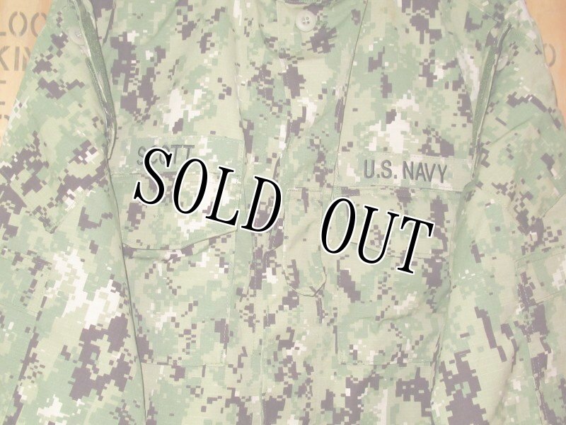 画像2: 米軍実物,US NAVY, AOR2 NUW 迷彩ジャケット TYPEIII M-R (2)