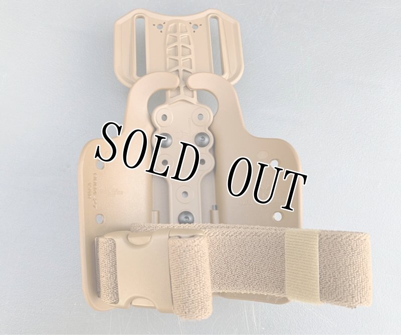 画像2: 米軍実物 SAFARILAND 6004-27 FDE LEG SHROUD    W/DROP FLEX ADAPTER QLS 22  (2)