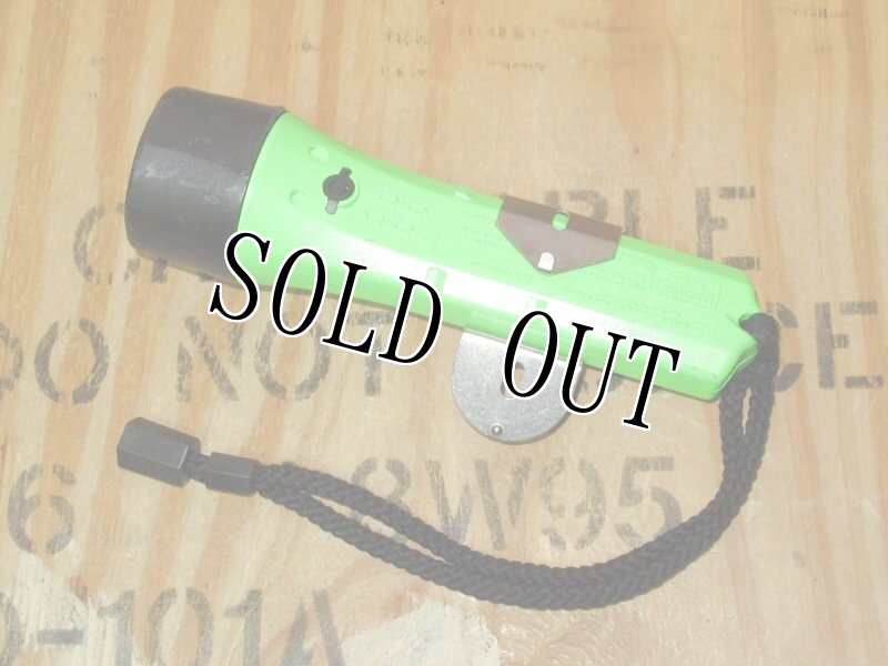 画像2: 米軍放出品 PELICAN StealthLite 2400  SUBMERSIBLE ファイヤーマンフラッシュライト (2)