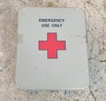 画像1: 米軍実物 U.S. NAVY 軍艦 空母 FIRST AID BOX  (1)