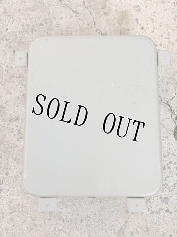 画像2: 米軍実物 U.S. NAVY 軍艦 空母 FIRST AID BOX  (2)