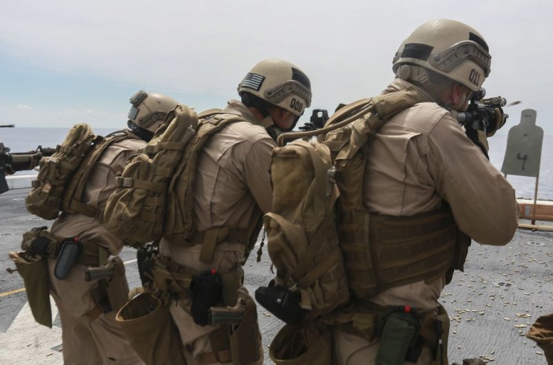 画像8: 米軍実物 CWU27/P フライトスーツ タン 50L (8)