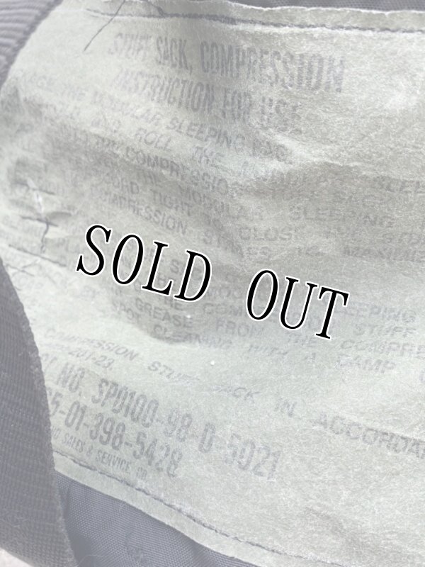 画像6: 米軍実物 スリーピングバッグ 圧縮サック (6)