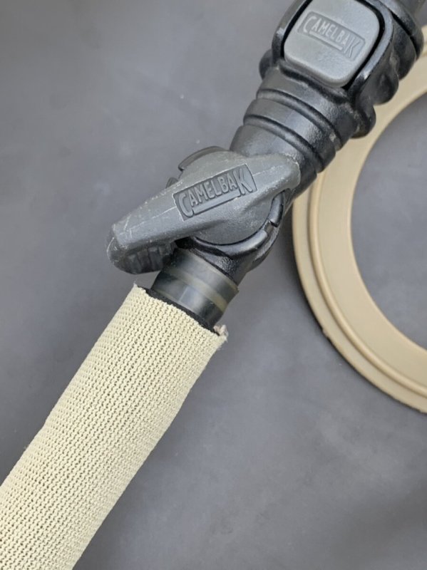 画像13: 米軍放出品 キャメルバック デザート3C 70OZ(2リットル) (13)