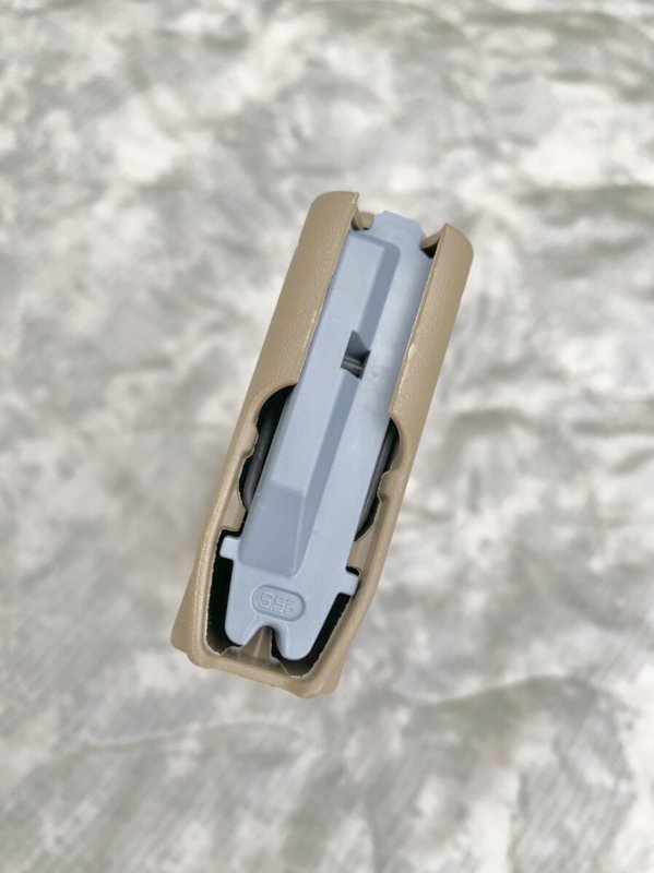 画像11: 米軍実物 MAGPUL  PMAG 30 GEN M3 AR-15/M4/M16 30連マガジン  WINDOW 両窓 30rd マグ 5.56mm コヨーテタン (11)