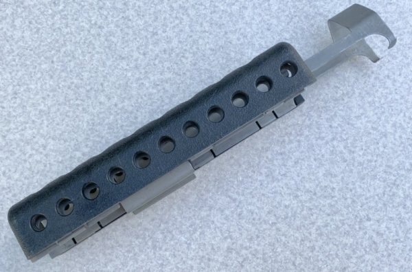 米軍　実物　シールド　ブラック　送料無料 米軍実物希少ブラスジッパー年代ヘルメットバッグ〉米軍84年製