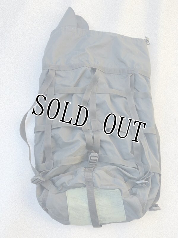 画像2: 米軍実物 スリーピングバッグ 圧縮サック (2)