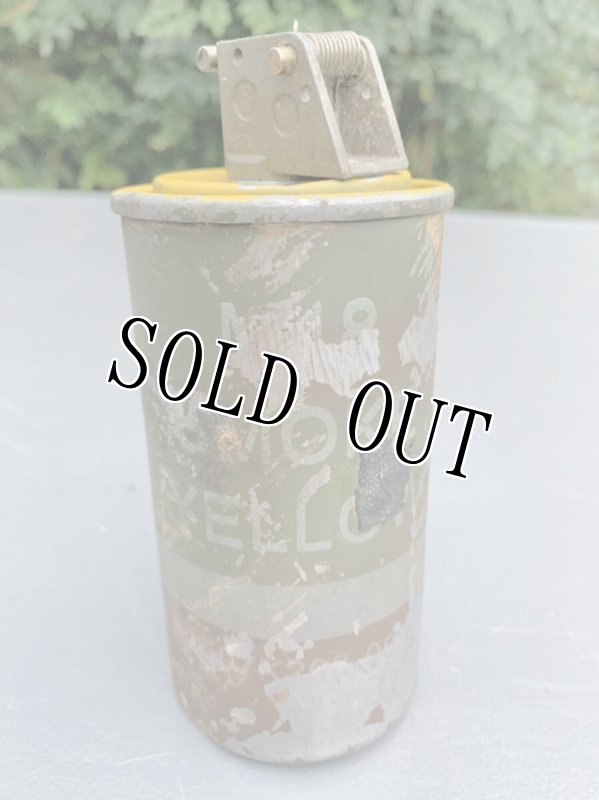 画像2: 米軍実物 M18 イエロー シグナル スモーク ハンド グレネード (2)