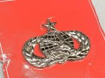 画像2: 米軍放出品 AIR FORCE BADGE: COMMUNICATIONS: SENIOR - MIDSIZE (2)