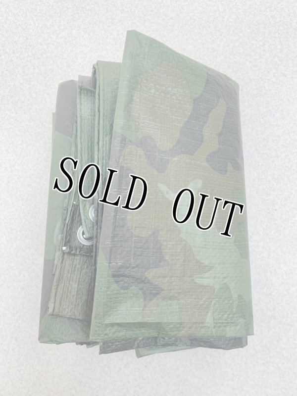 画像3: 米軍放出品 カモフラージュ ウッドランド 防水シート    OD (リバーシブル)  (3)