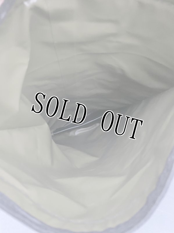 画像7: 米軍放出品10L  Earth PakK   防水ドライバッグ  (7)