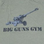 画像2: 米軍放出品　BIG GUNS GYM　 Tシャツ　MEDIUM (2)