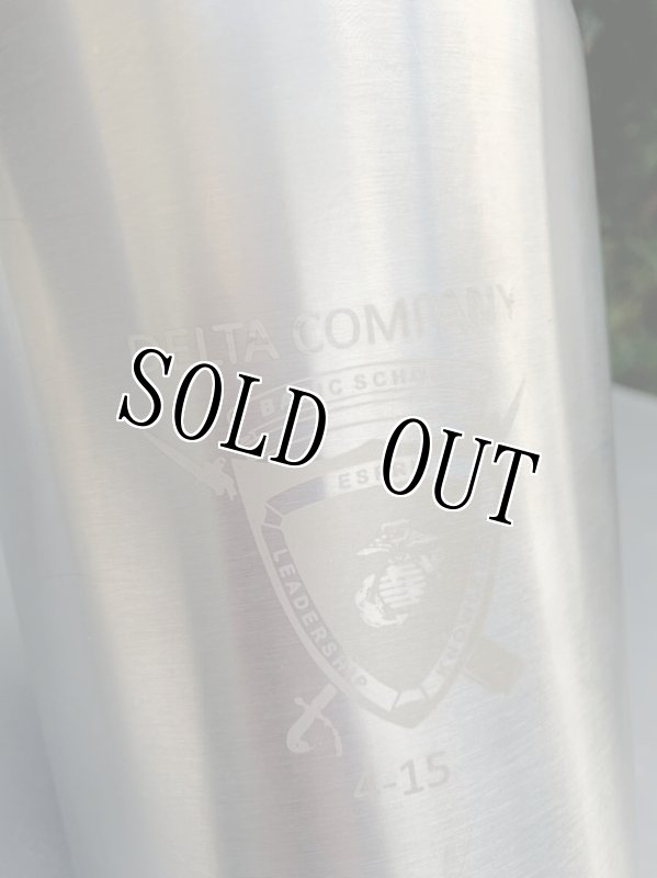 画像1: 米軍放出品 USMC デルタカンパニー The Basic School   ステンレ ビール グロウラー ボトル (1)