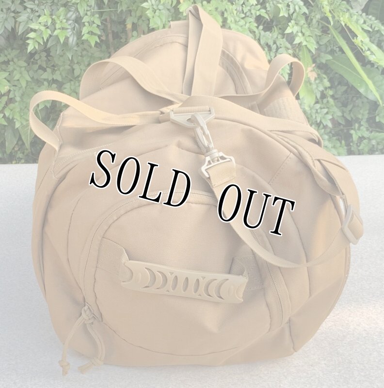 画像2: 米軍放出品 Highland Tactical ダッフル バッグ コヨーテ (2)