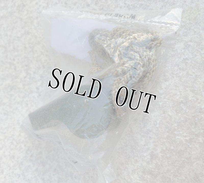 画像2: 米軍放出品 ホイッスル OD (2)