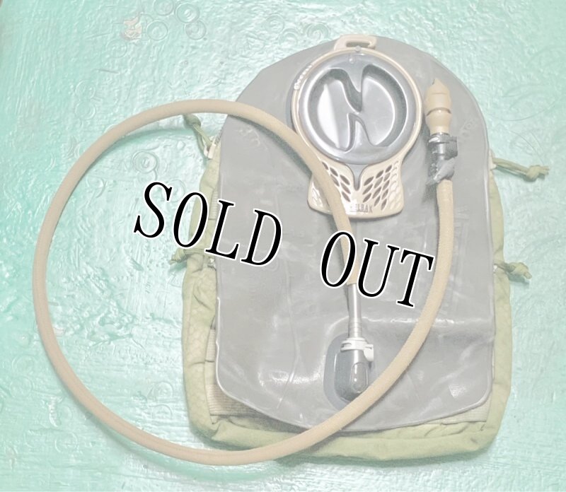 画像6: 海兵隊実物   オードナンス製 ハイドレーション キャリア  100oz (6)