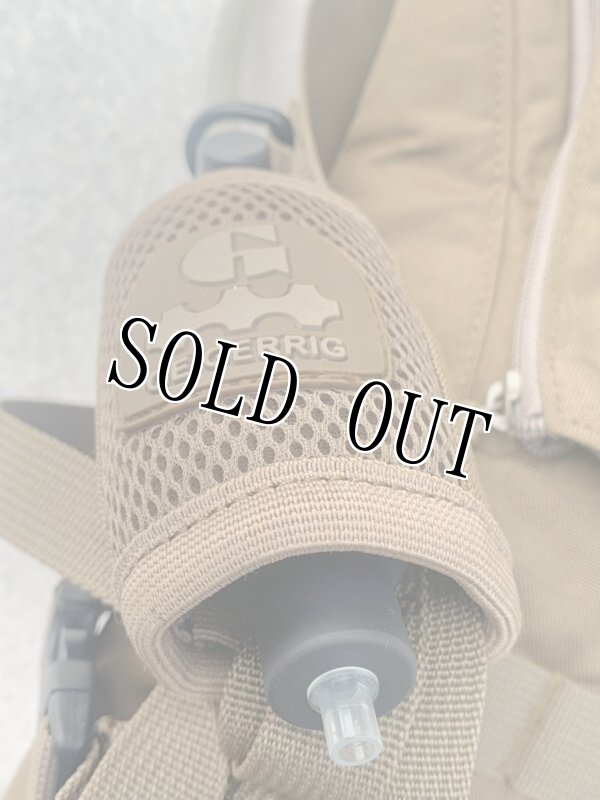 画像4: 米軍放出品 GEIGERRIG ガイガーリグ   ハイドレーションパック 2リットル コヨーテ  (4)