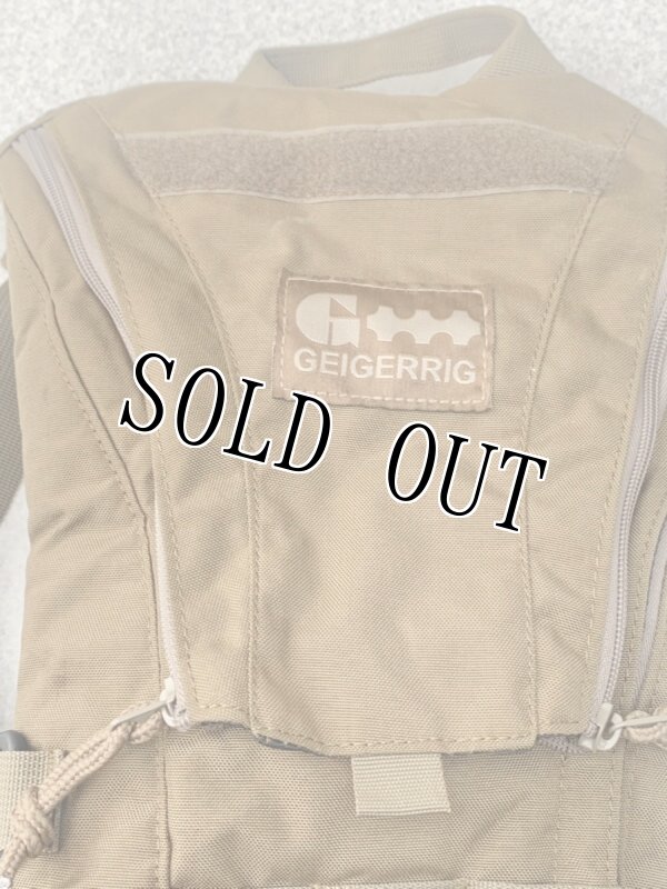 画像3: 米軍放出品 GEIGERRIG ガイガーリグ   ハイドレーションパック 2リットル コヨーテ  (3)