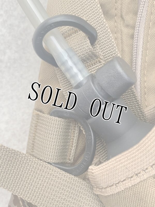 画像5: 米軍放出品 GEIGERRIG ガイガーリグ   ハイドレーションパック 2リットル コヨーテ  (5)