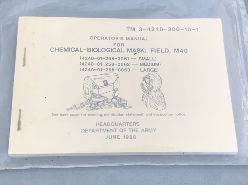 画像1: 米軍実物 M40 ガスマスク　マニュアル (1)