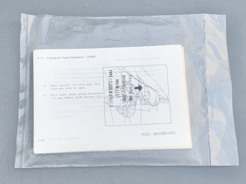画像3: 米軍実物 M40 ガスマスク　マニュアル (3)