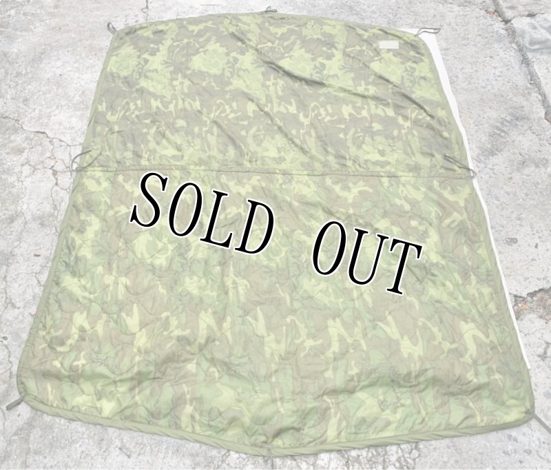 画像2: 米軍実物 1968年ベトナム  　キルティングリーフカモ ポンチョライナー (2)