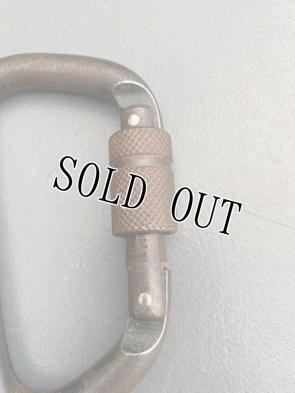 画像2: 米軍実物  OMEGA オメガパシフィック ロック付きカラビナ  (2)