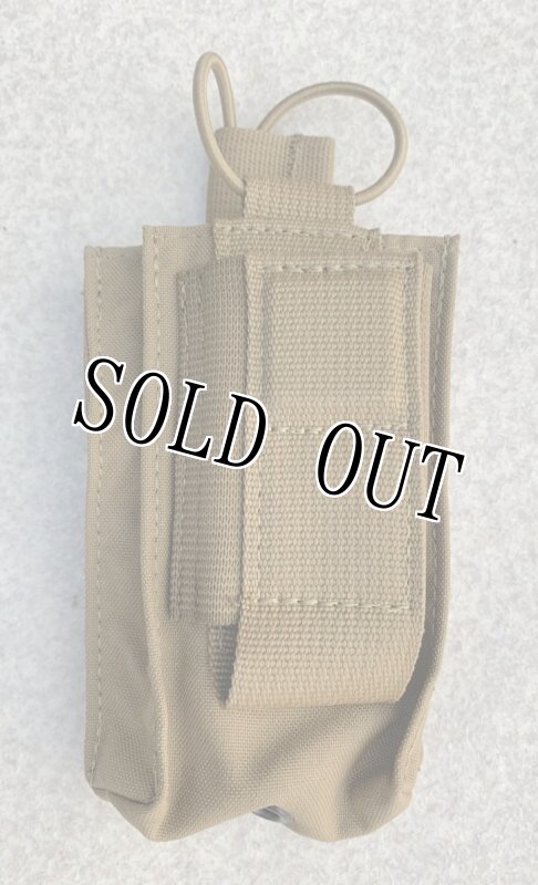 画像1: 米海軍放出品 実物 T3 Gear Magnet M4 Single Mag Pouch  (1)