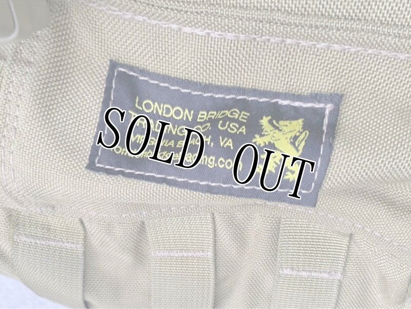 画像11: 米軍実物 LBT1476A ロンドンブリッジ コヨーテ アサルトパック 金タグ (11)