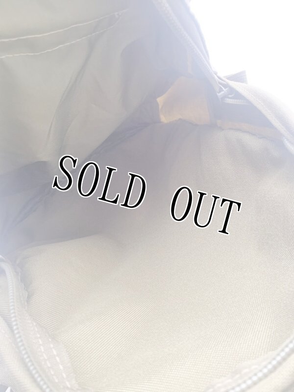 画像9: 米軍実物 LBT1476A ロンドンブリッジ コヨーテ アサルトパック 金タグ (9)