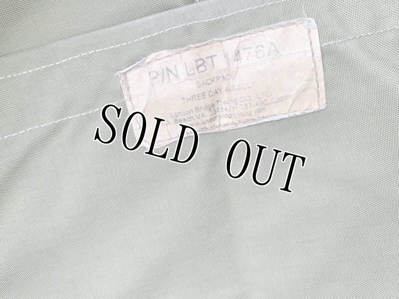 画像10: 米軍実物 LBT1476A ロンドンブリッジ コヨーテ アサルトパック 金タグ (10)