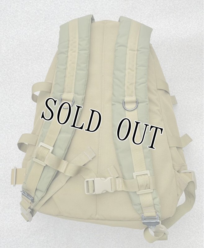 画像3: 米軍実物 LBT1476A ロンドンブリッジ コヨーテ アサルトパック 金タグ (3)