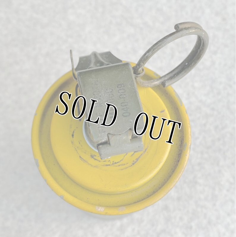 画像5: 米軍実物 M18 イエロー シグナル スモーク ハンド グレネード (5)