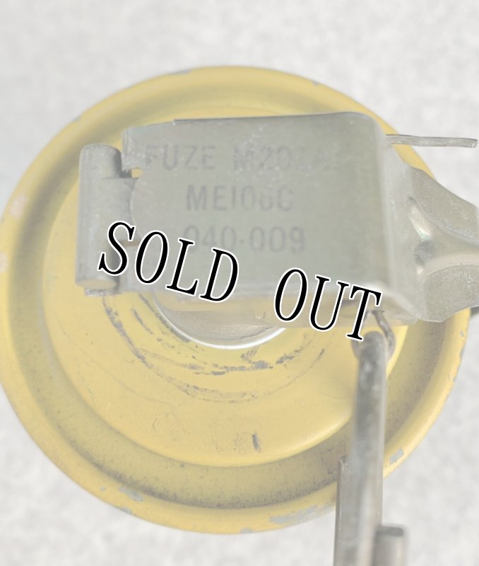 画像6: 米軍実物 M18 イエロー シグナル スモーク ハンド グレネード (6)