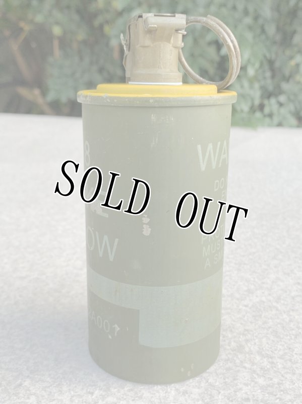 画像3: 米軍実物 M18 イエロー シグナル スモーク ハンド グレネード (3)