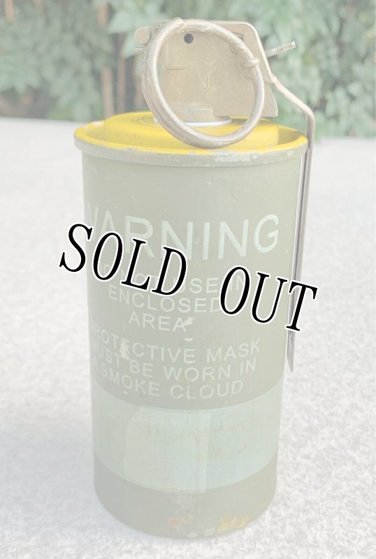 画像4: 米軍実物 M18 イエロー シグナル スモーク ハンド グレネード (4)