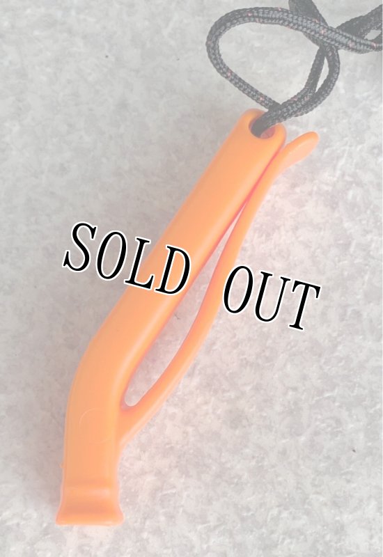 画像2: 米軍放出品　ホイッスルSafety Whistle　ISO12402-8  (2)