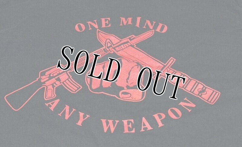 画像2: 海兵隊実物　USMC ONE MIND ANY WEAPON　Tシャツ　MEDIUM (2)