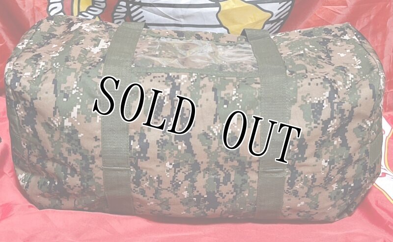 画像4: 米軍放出品 USMC ピクセルボストンバッグ (4)