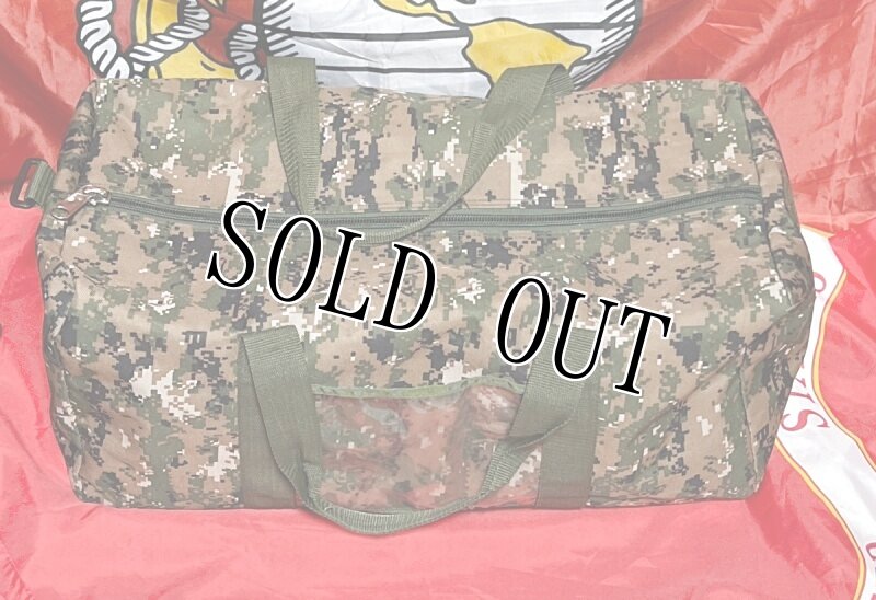 画像2: 米軍放出品 USMC ピクセルボストンバッグ (2)