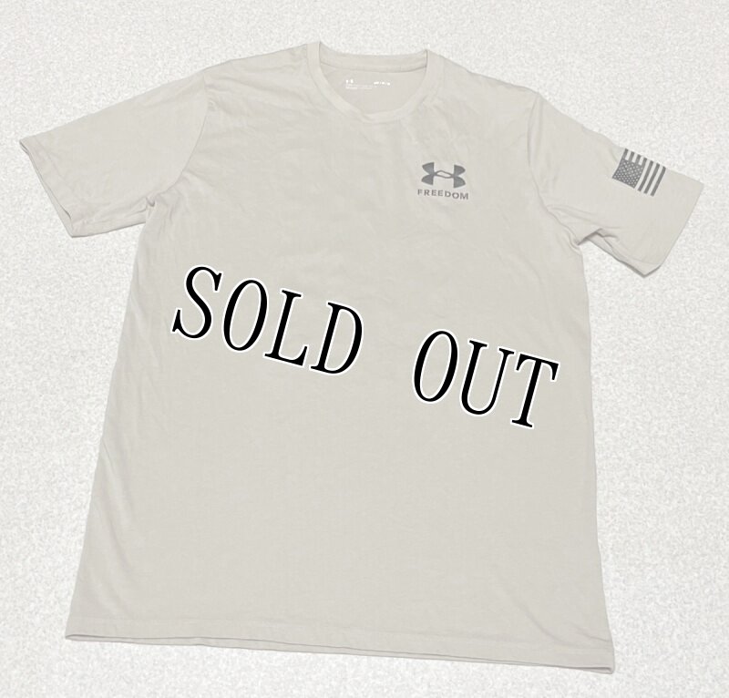 画像3: 米軍放出品 アンダーアーマー FREEDOM  Tシャツ MEDIUM (3)