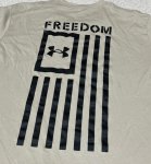 画像2: 米軍放出品　アンダーアーマー FREEDOM　 Tシャツ　MEDIUM (2)