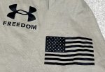 画像4: 米軍放出品　アンダーアーマー FREEDOM　 Tシャツ　MEDIUM (4)