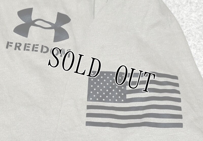画像4: 米軍放出品 アンダーアーマー FREEDOM  Tシャツ MEDIUM (4)